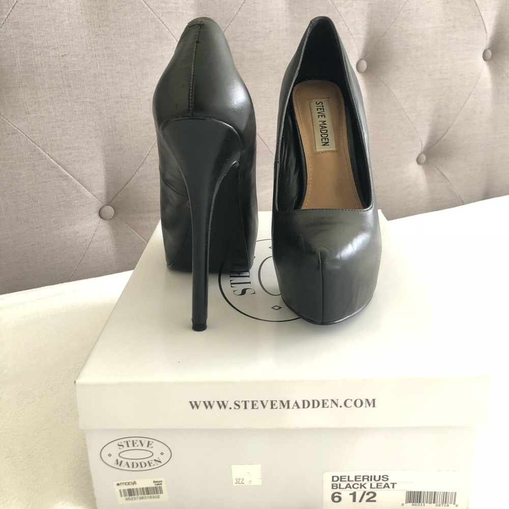 Steve Madden Delirius Black Pumps